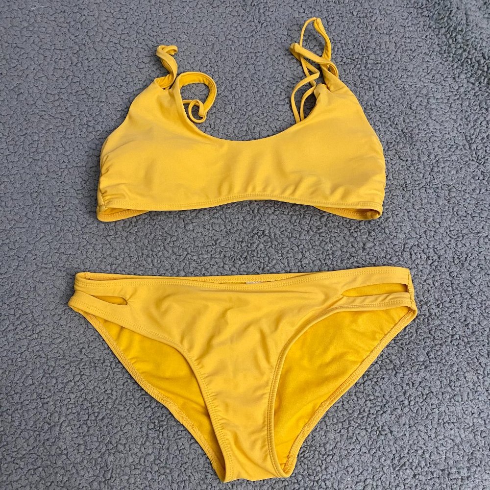 Yellow bikini Size Large🎃
